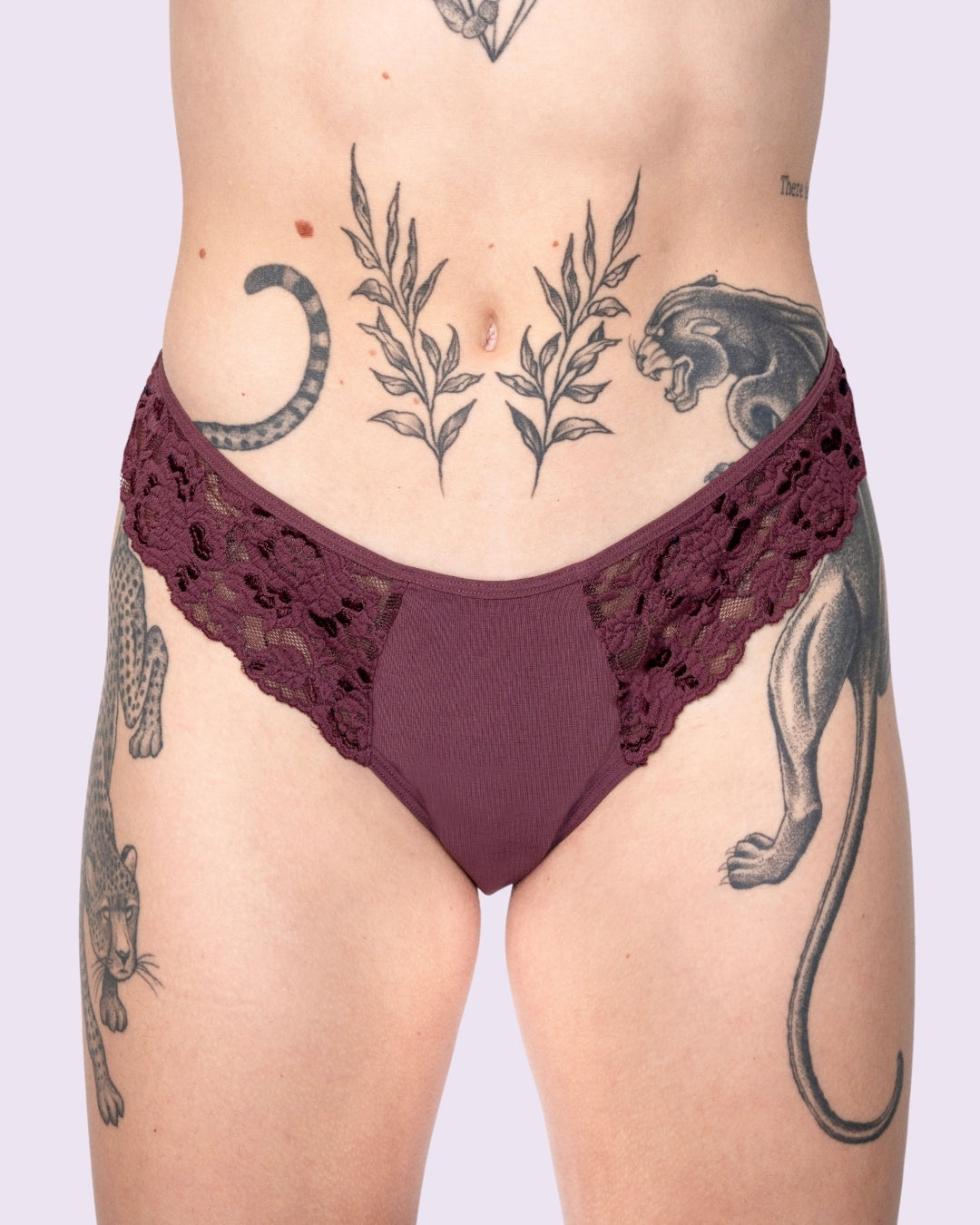 Period Panty – Roter Brazilian mit Spitze (Heavy Flow)